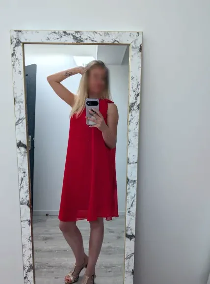 Sabrina, 30