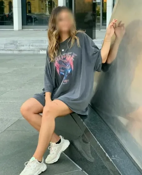 Sina, 23